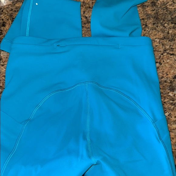 Like New Lululemon Athletica Turquoise Leggings with side pockets - Picture 3 of 8